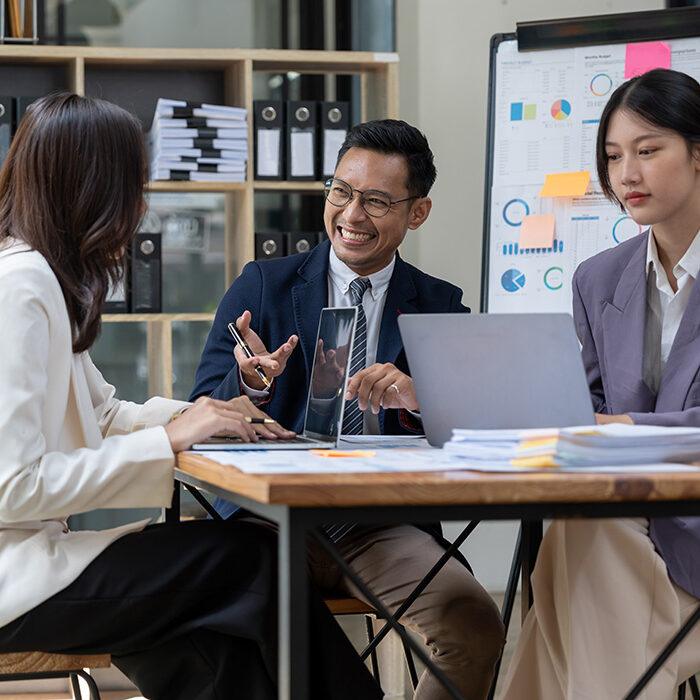 can foreigners register a company in singapore